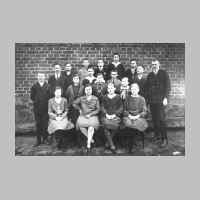 022-0211 Klassenbild der Volksschule Goldbach mit den Klassenlehrern Schweinberger und Hannemann im Jahre 1928..jpg